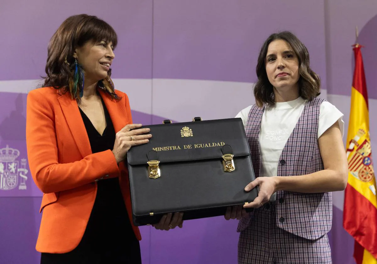 Irene Montero traspasa su cartera de Igualdad a Ana Redondo.