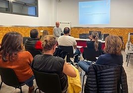 Asistentes al taller de defensa personal organizado por la Asociación de Empresarios Polígono El Montalvo.