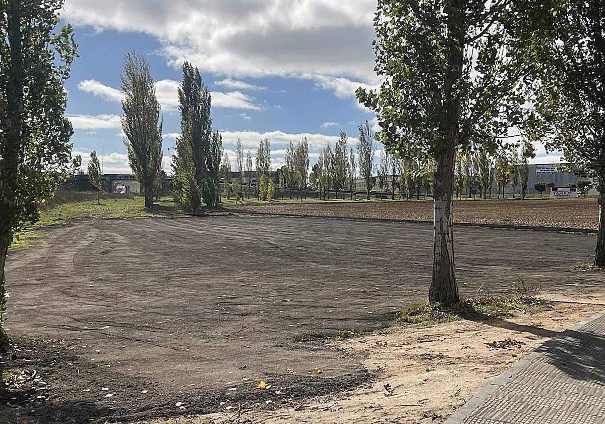 El nuevo aparcamiento de Carbajosa en el polígono Montalvo III.