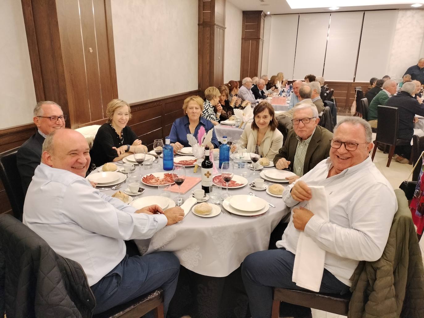 Guijuelo se vuelca de nuevo en la lucha contra el cáncer y llena la segunda cena solidaria del año