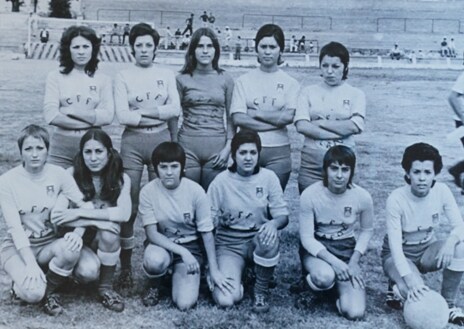 Imagen secundaria 1 - Paquita, una pionera en el fútbol femenino charro