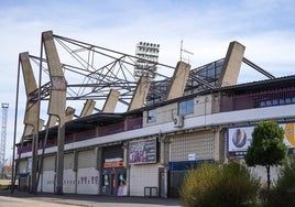 Vista exterior del Fondo Norte del estadio Helmántico.