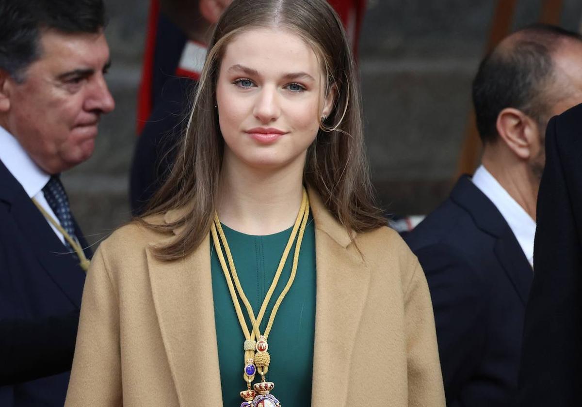 La Princesa Leonor sorprende con su look más adulto y complementos... ¡de la Reina Letizia!