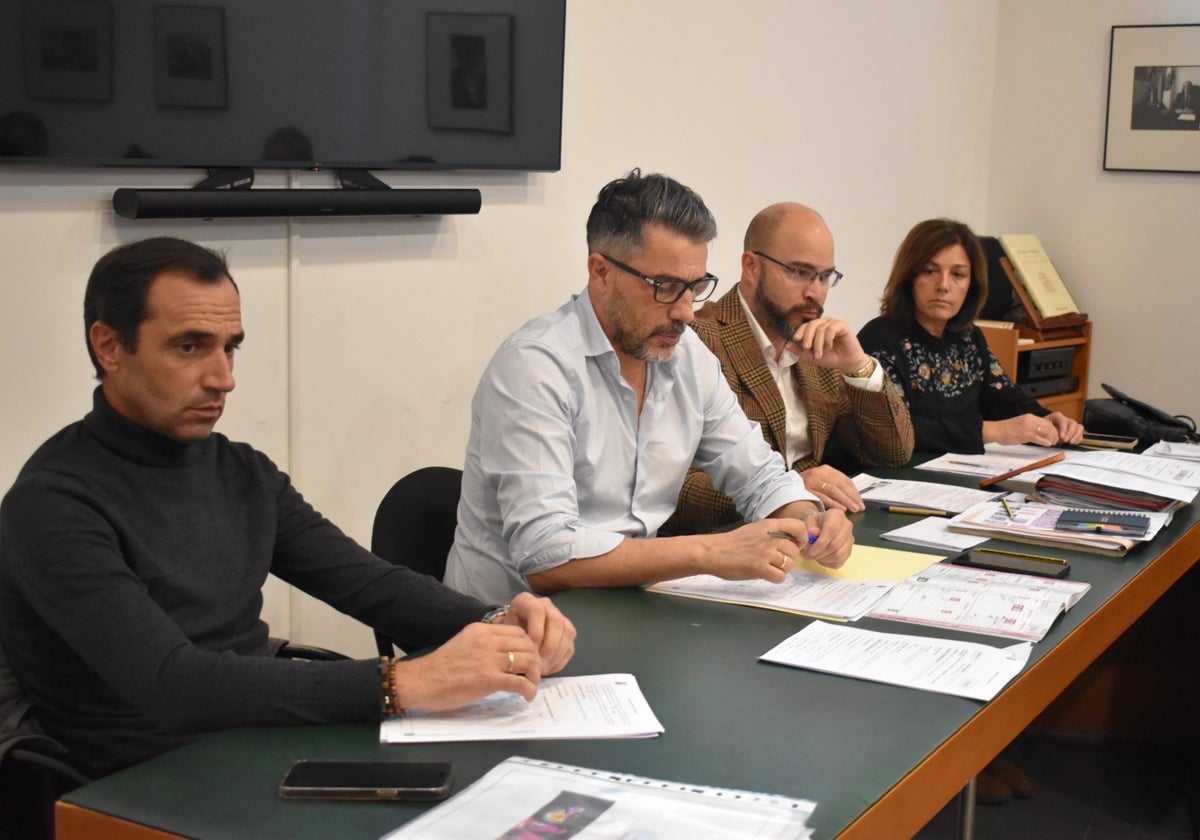 Salvador Ruano, Ángel Peralvo, Daniel Velasco y Marisol García, en el pleno.