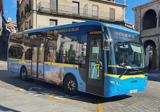 Imagen del autobús averiado en Béjar.