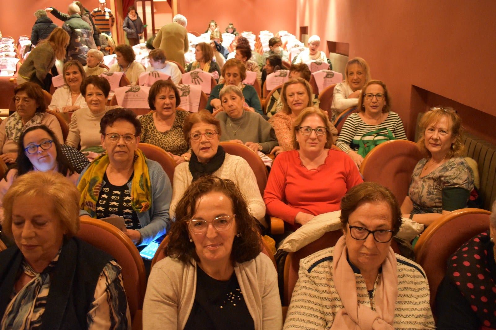 Más de 200 mujeres se reúnen en Alba para analizar la violencia de género en el mundo rural