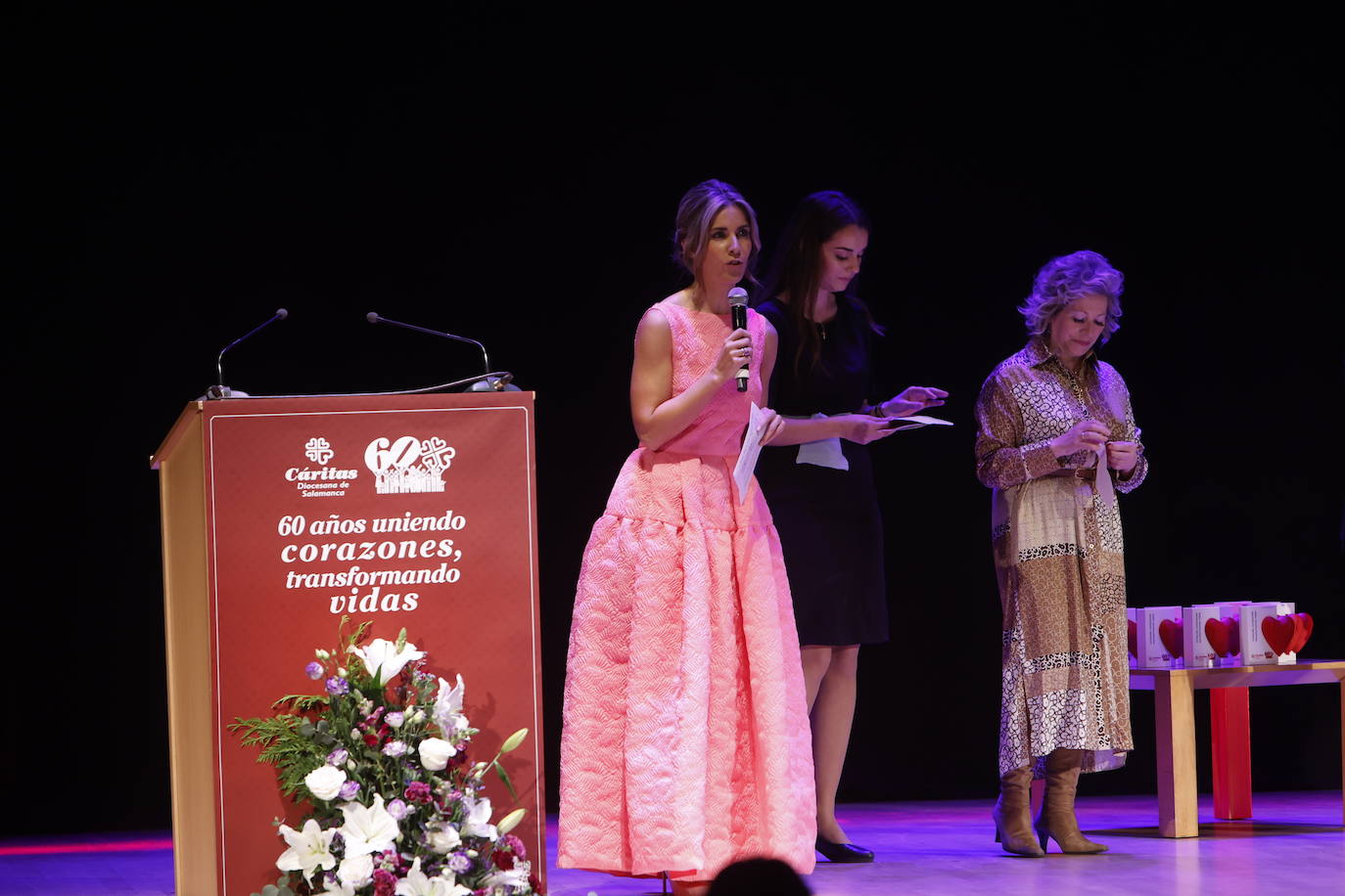 Abrazo multitudinario a Cáritas por sus 60 años