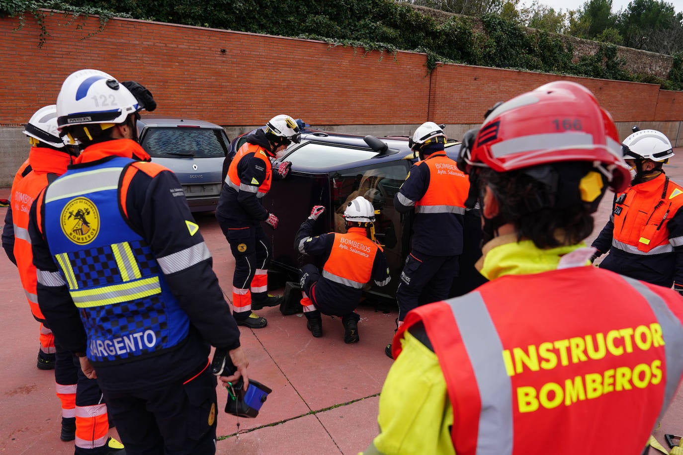 Cómo actuar ante un accidente en el que hay un coche eléctrico involucrado