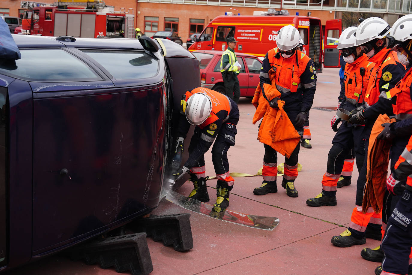 Cómo actuar ante un accidente en el que hay un coche eléctrico involucrado