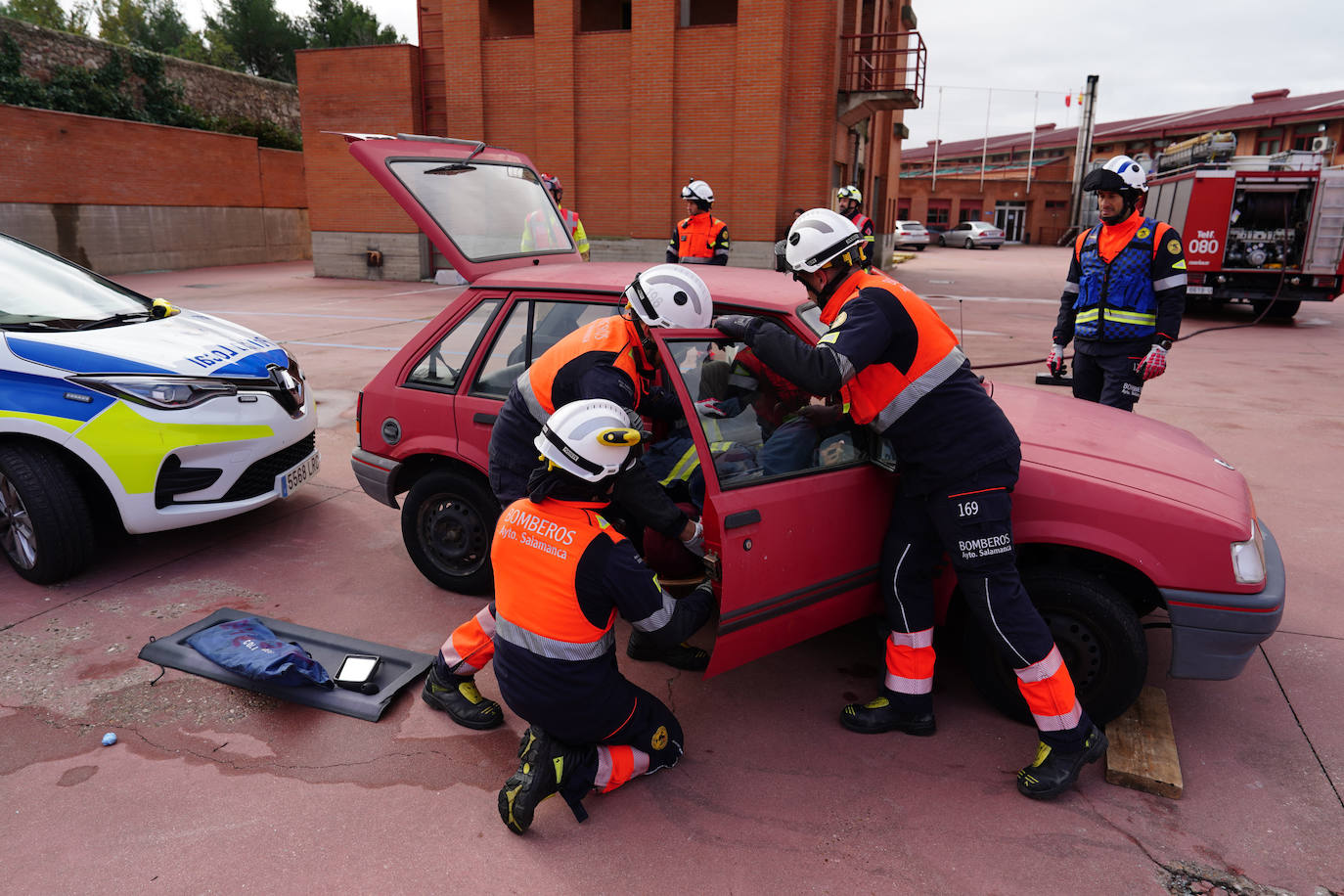 Cómo actuar ante un accidente en el que hay un coche eléctrico involucrado