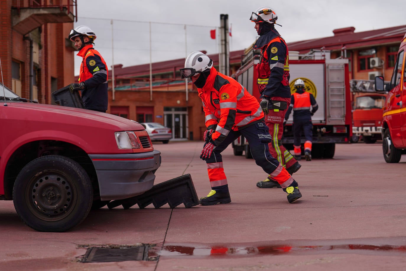 Cómo actuar ante un accidente en el que hay un coche eléctrico involucrado