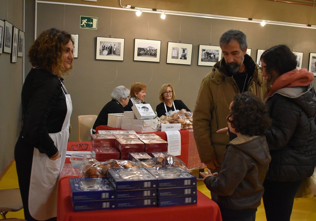 Los dulces conventuales triunfan en la XII Feria de los Dulces de las Monjas de Morille