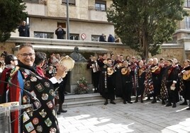 La tuna participó en la ofrenda floral a Tomás Bretón