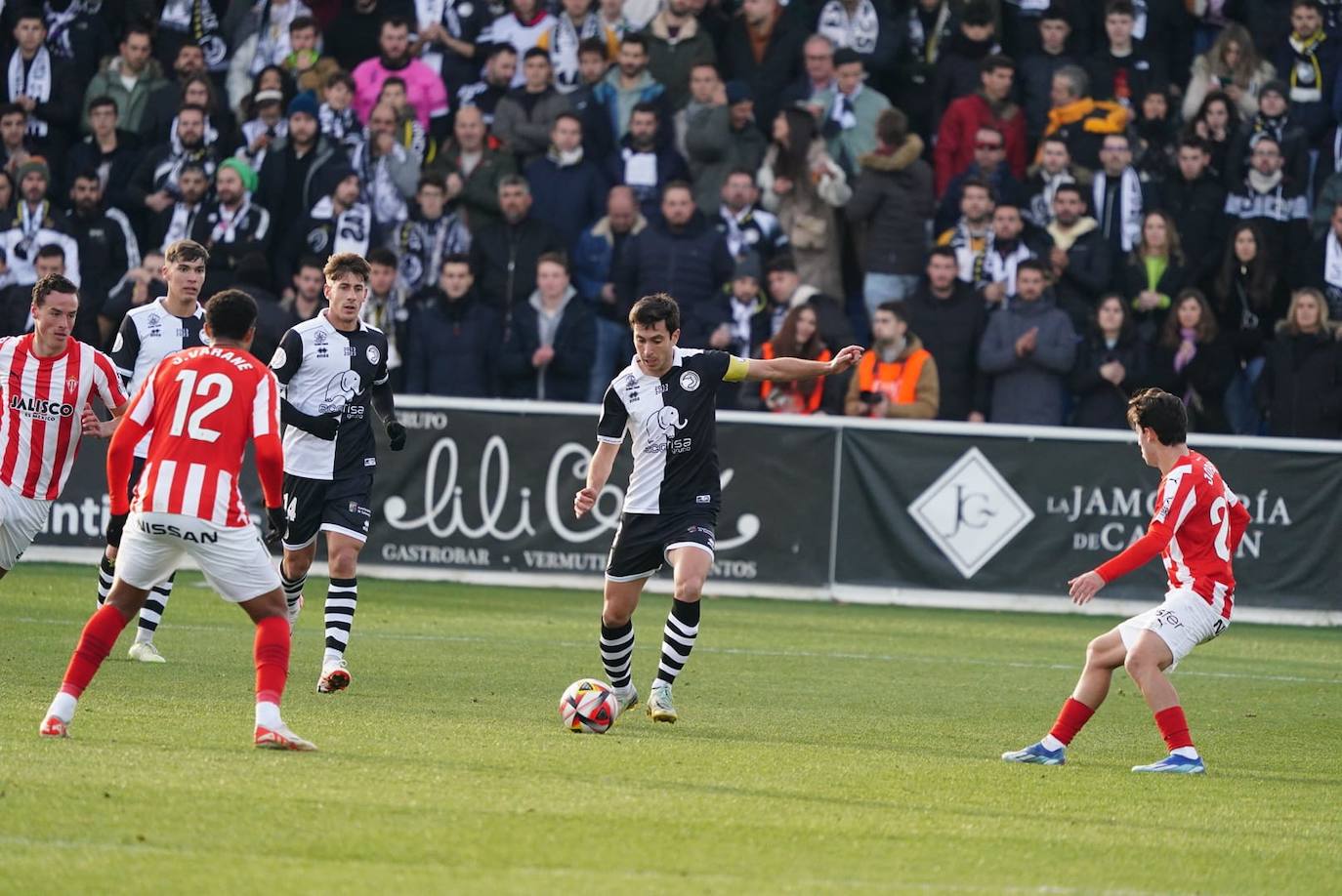 Las mejores imágenes del partido entre Unionistas y el Sporting de Gijón