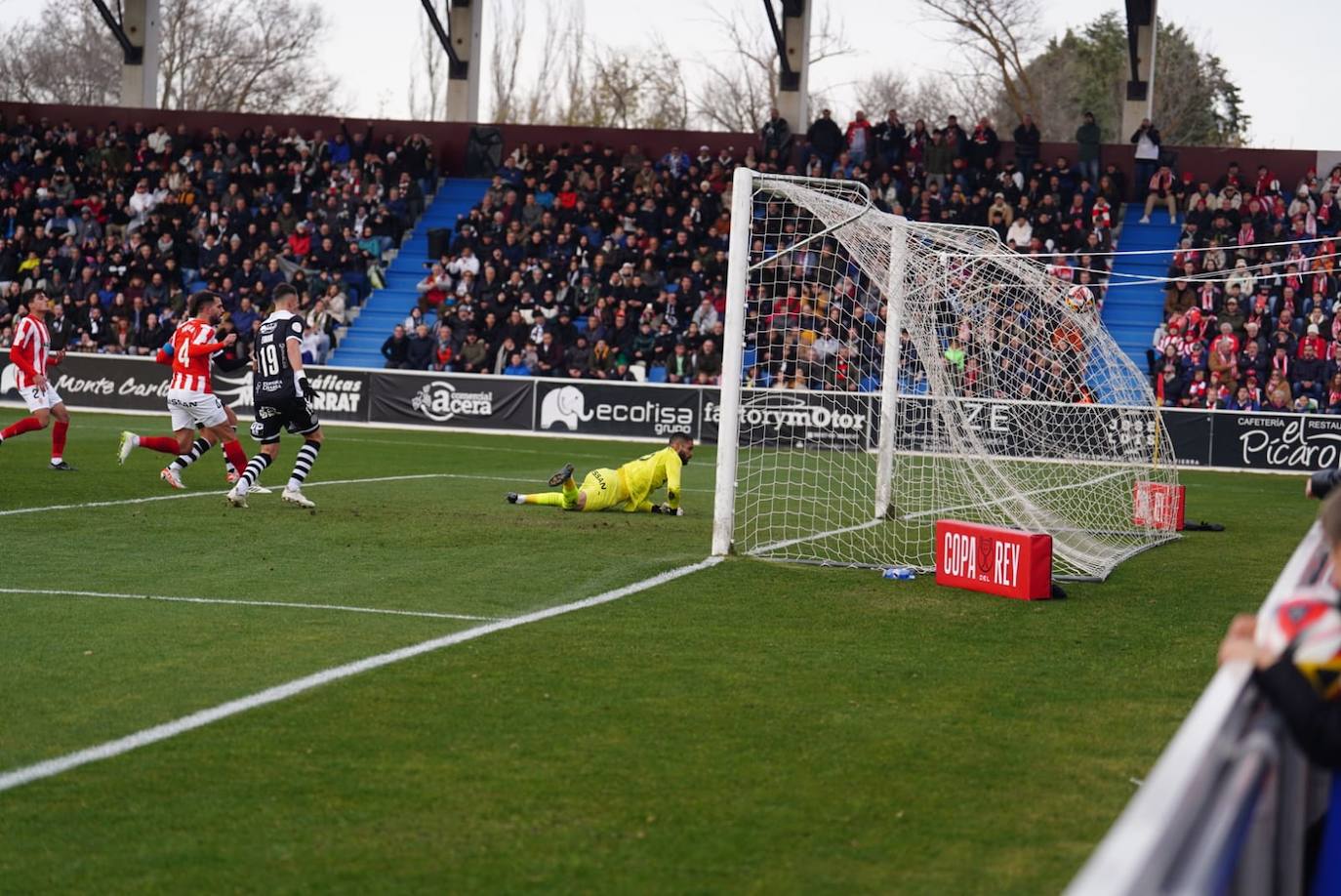 Las mejores imágenes del partido entre Unionistas y el Sporting de Gijón