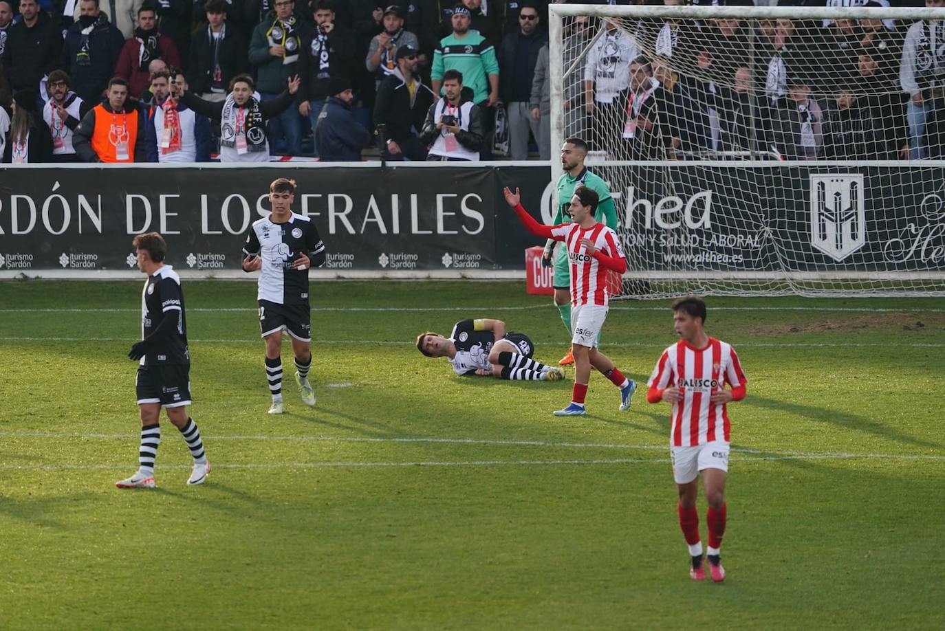 Las mejores imágenes del partido entre Unionistas y el Sporting de Gijón