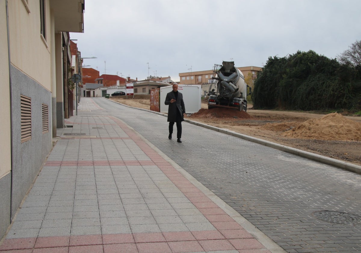 La nueva imagen del vial con plataforma única y bien separada de la zona de estacionamiento no reglado.