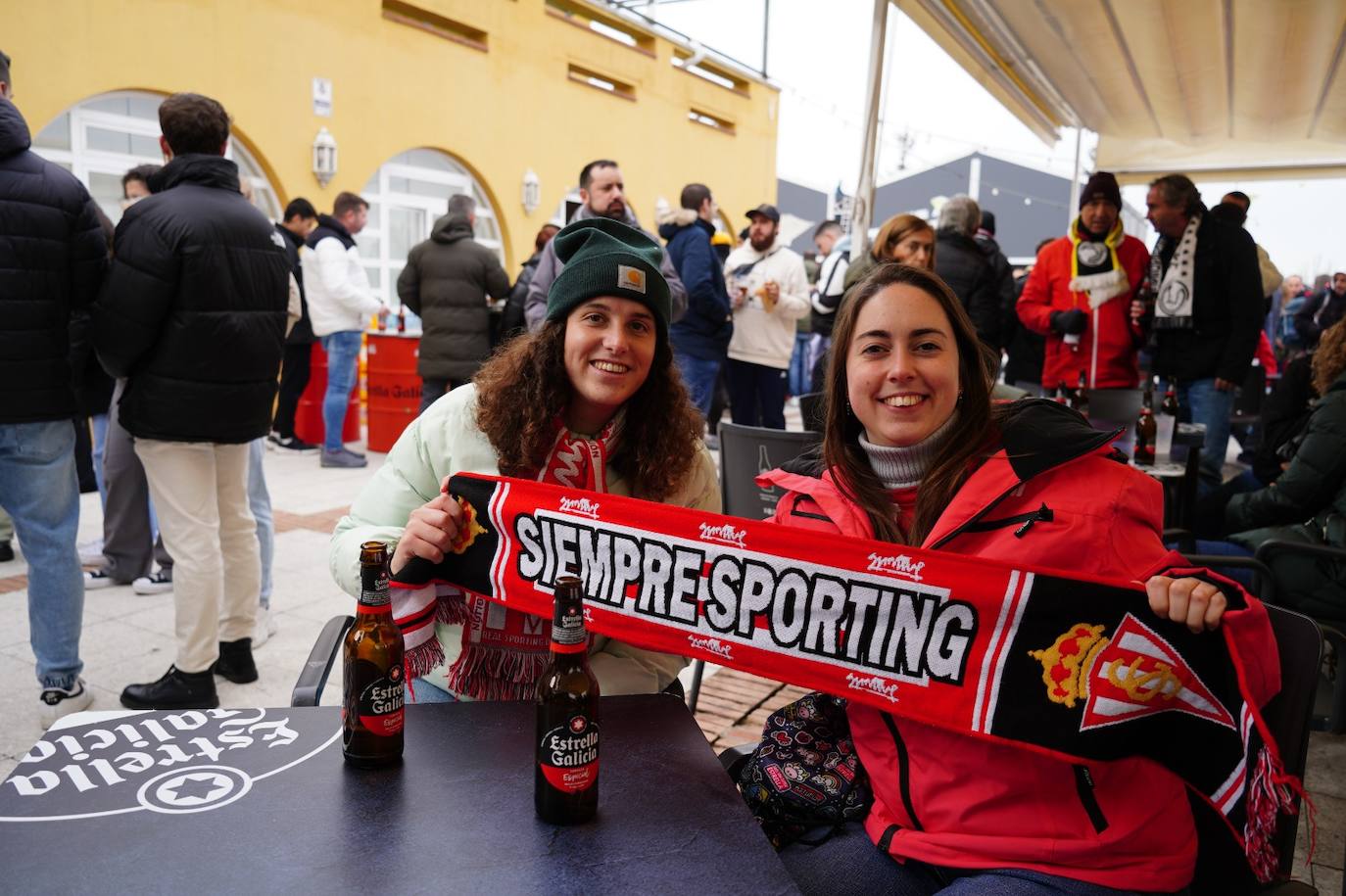 Gran ambiente previo al partido de Copa entre Unionistas y Sporting
