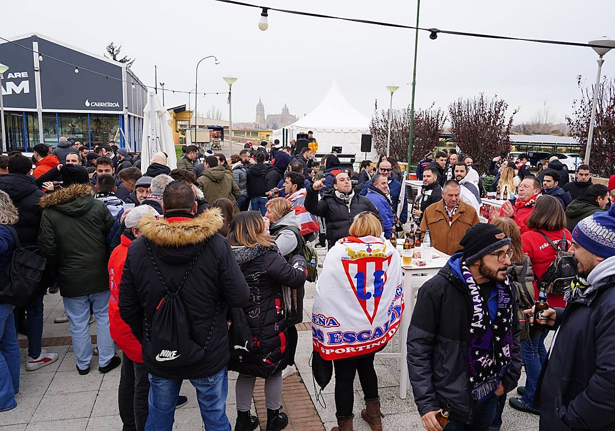 Gran ambiente previo al partido de Copa entre Unionistas y Sporting
