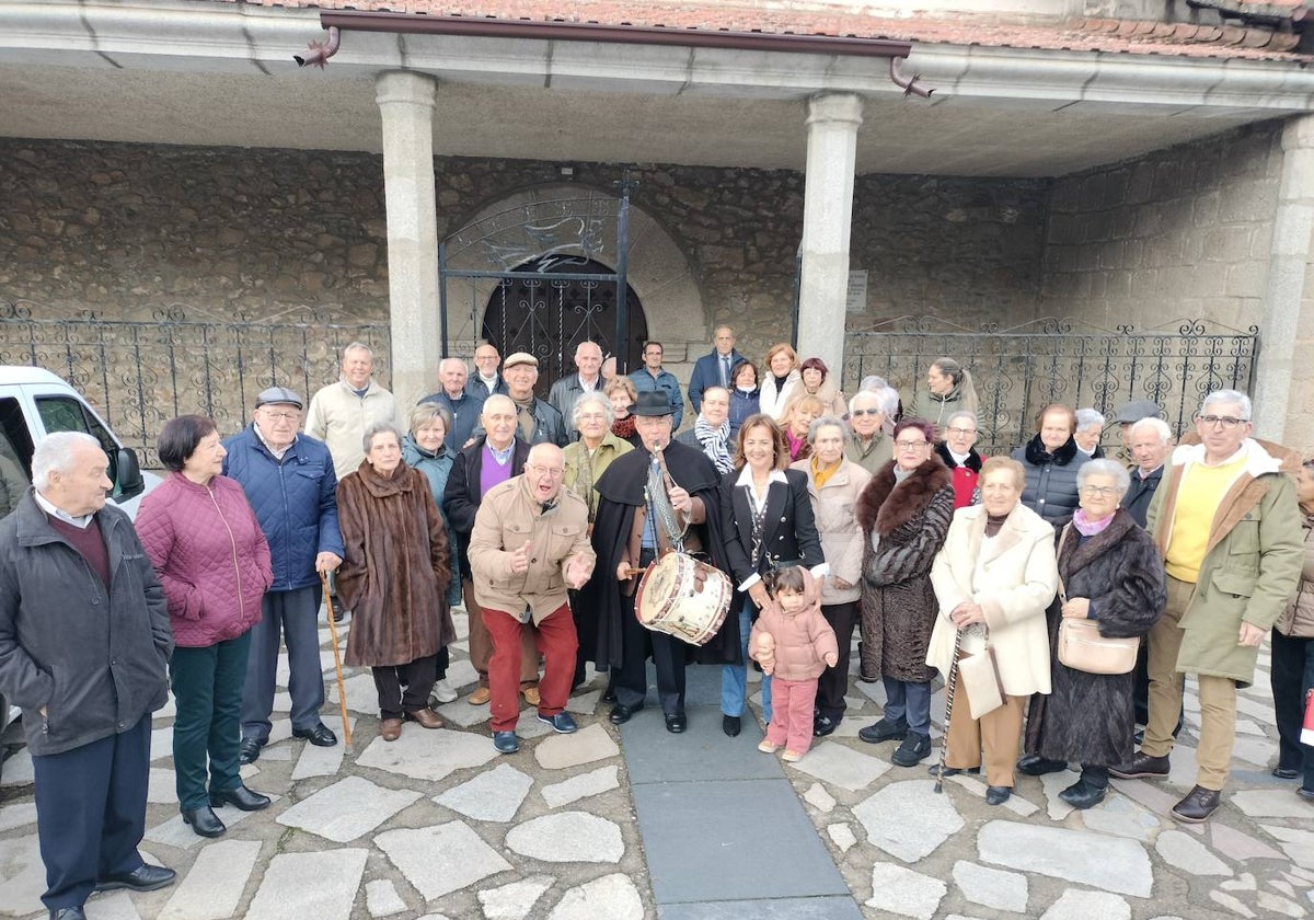 Animada jornada de convivencia de los mayores de Linares de Riofrío en el día de su fiesta