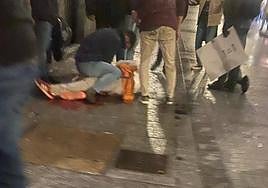 Un joven apuñalado en un violento enfrentamiento en la calle Correhuela