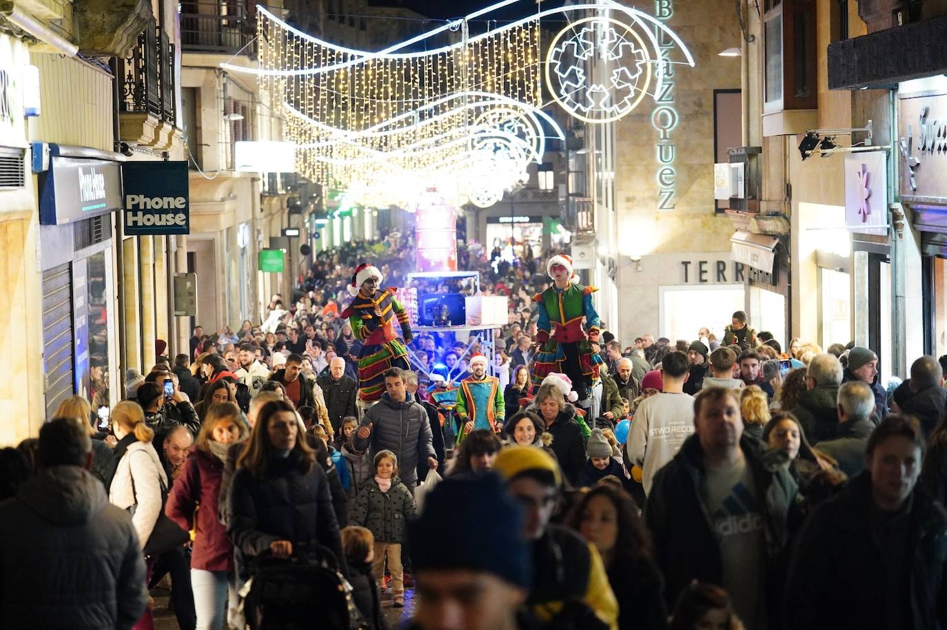 La aparición de los Carteros de Navidad en Salamanca, en imágenes