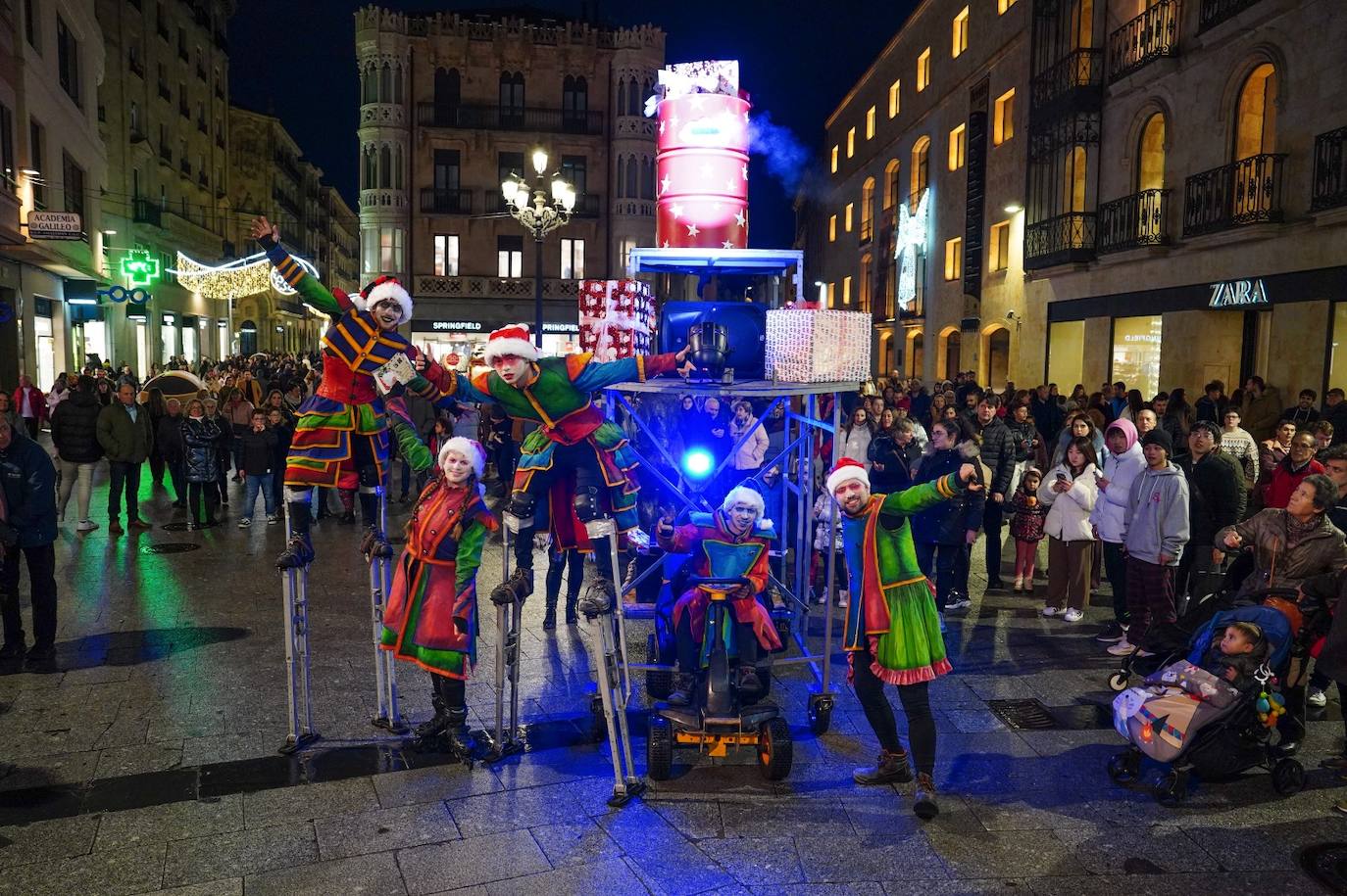 La aparición de los Carteros de Navidad en Salamanca, en imágenes