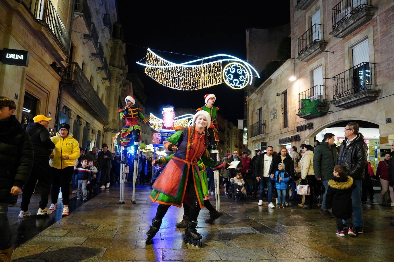 La aparición de los Carteros de Navidad en Salamanca, en imágenes