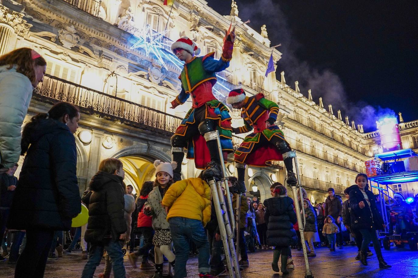 La aparición de los Carteros de Navidad en Salamanca, en imágenes