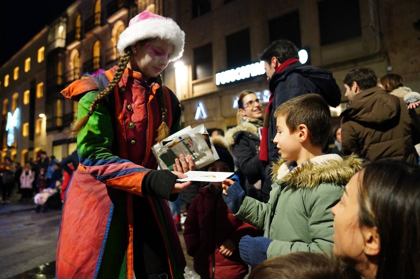 La aparición de los Carteros de Navidad en Salamanca, en imágenes