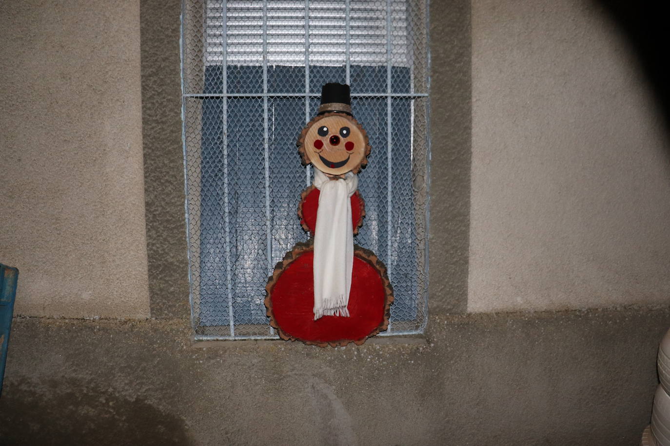 La Tala da la bienvenida a la Navidad con los vecinos unidos para preparar adornos e iluminación