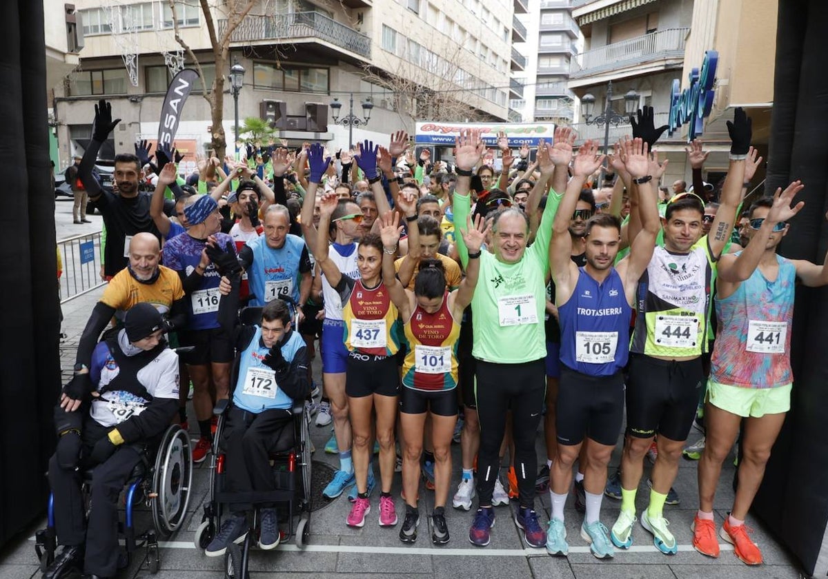 Ambientazo en las calles con la V Carrera Popular &#039;Corre con tu médico&#039;