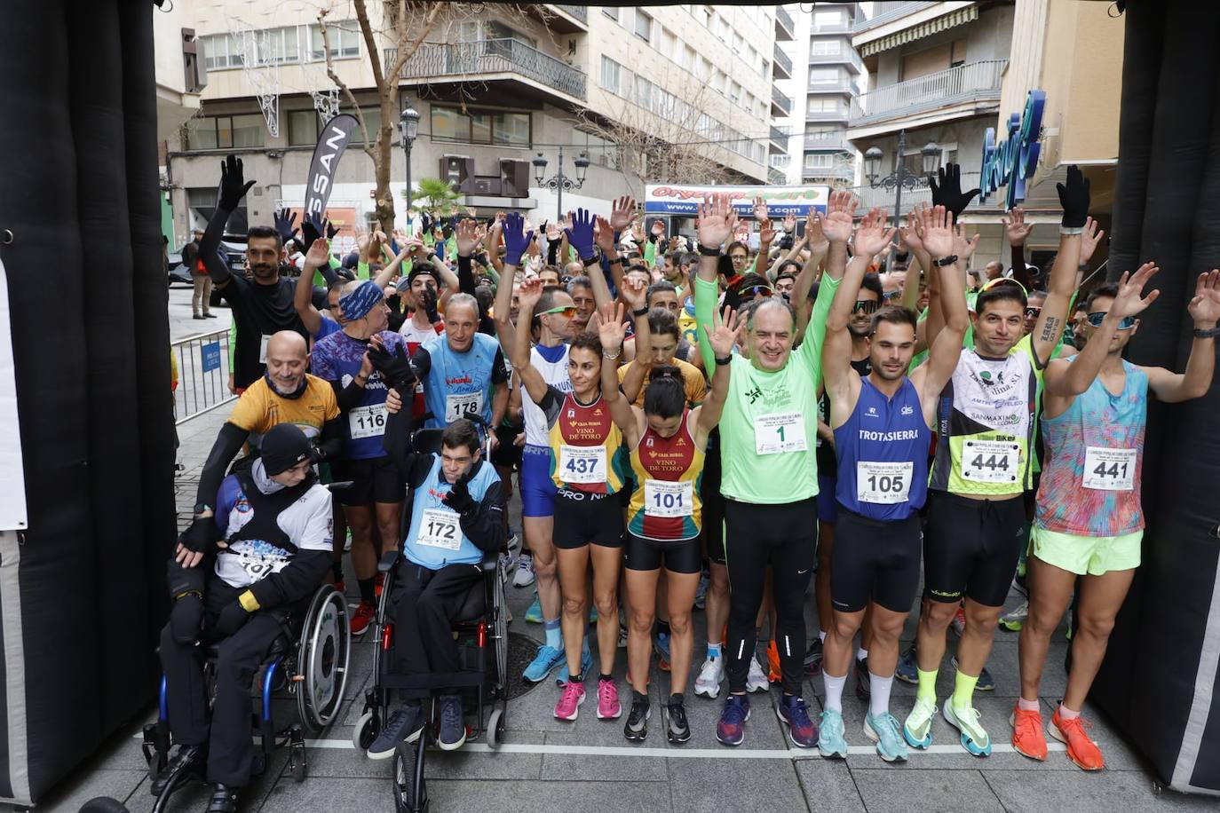 Ambientazo en las calles con la V Carrera Popular &#039;Corre con tu médico&#039;