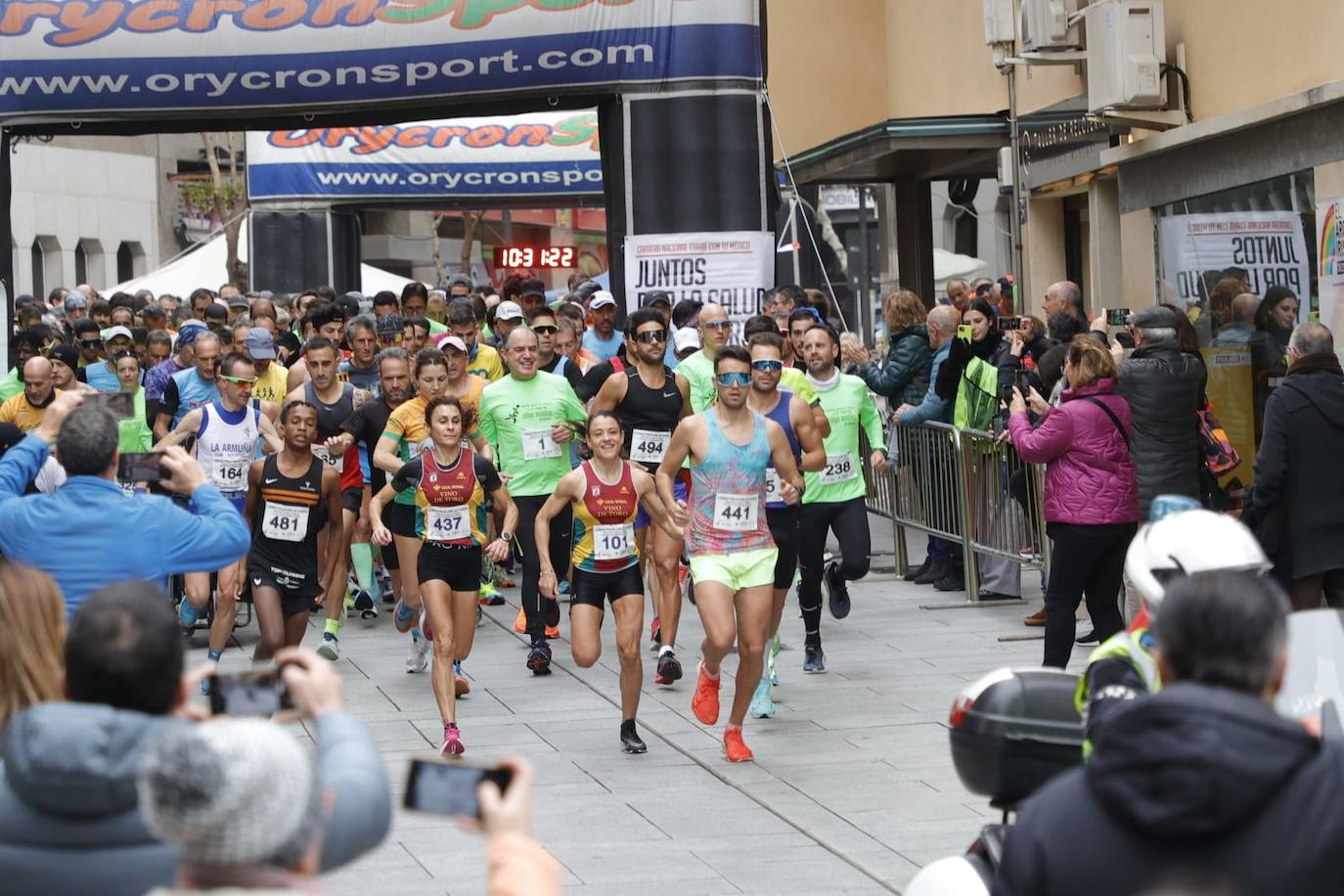 Ambientazo en las calles con la V Carrera Popular &#039;Corre con tu médico&#039;