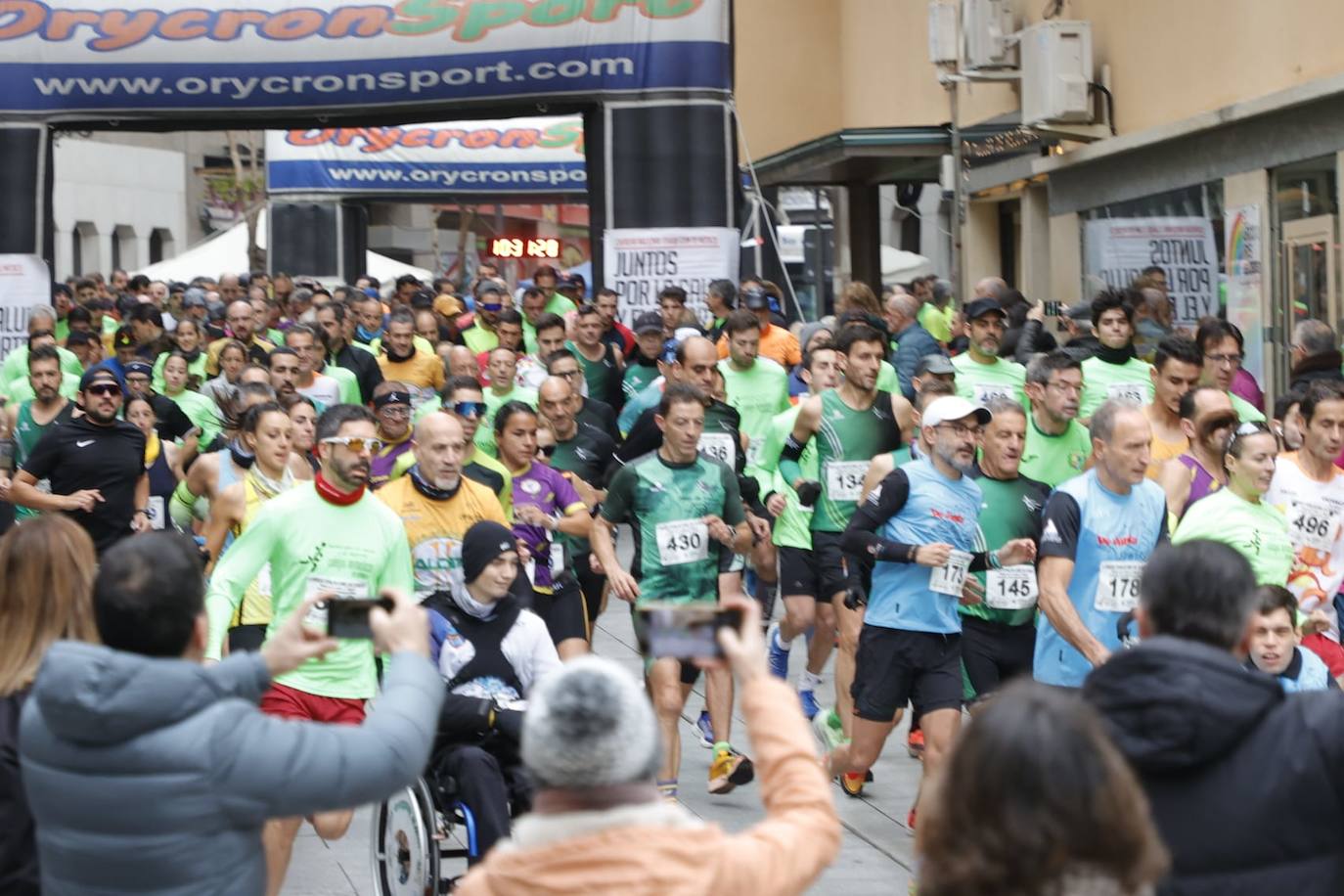 Ambientazo en las calles con la V Carrera Popular &#039;Corre con tu médico&#039;