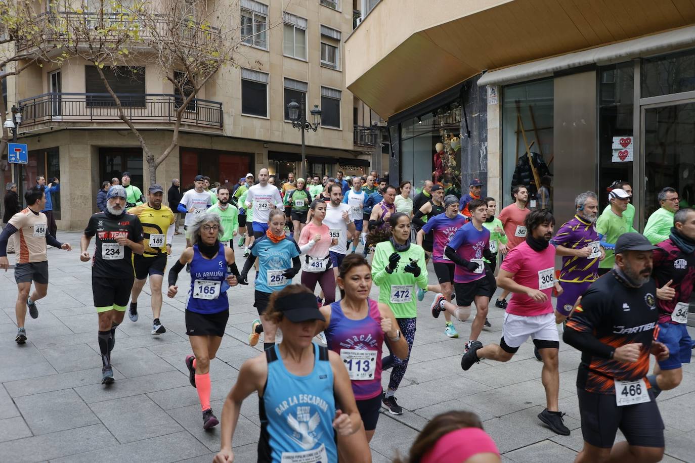 Ambientazo en las calles con la V Carrera Popular &#039;Corre con tu médico&#039;