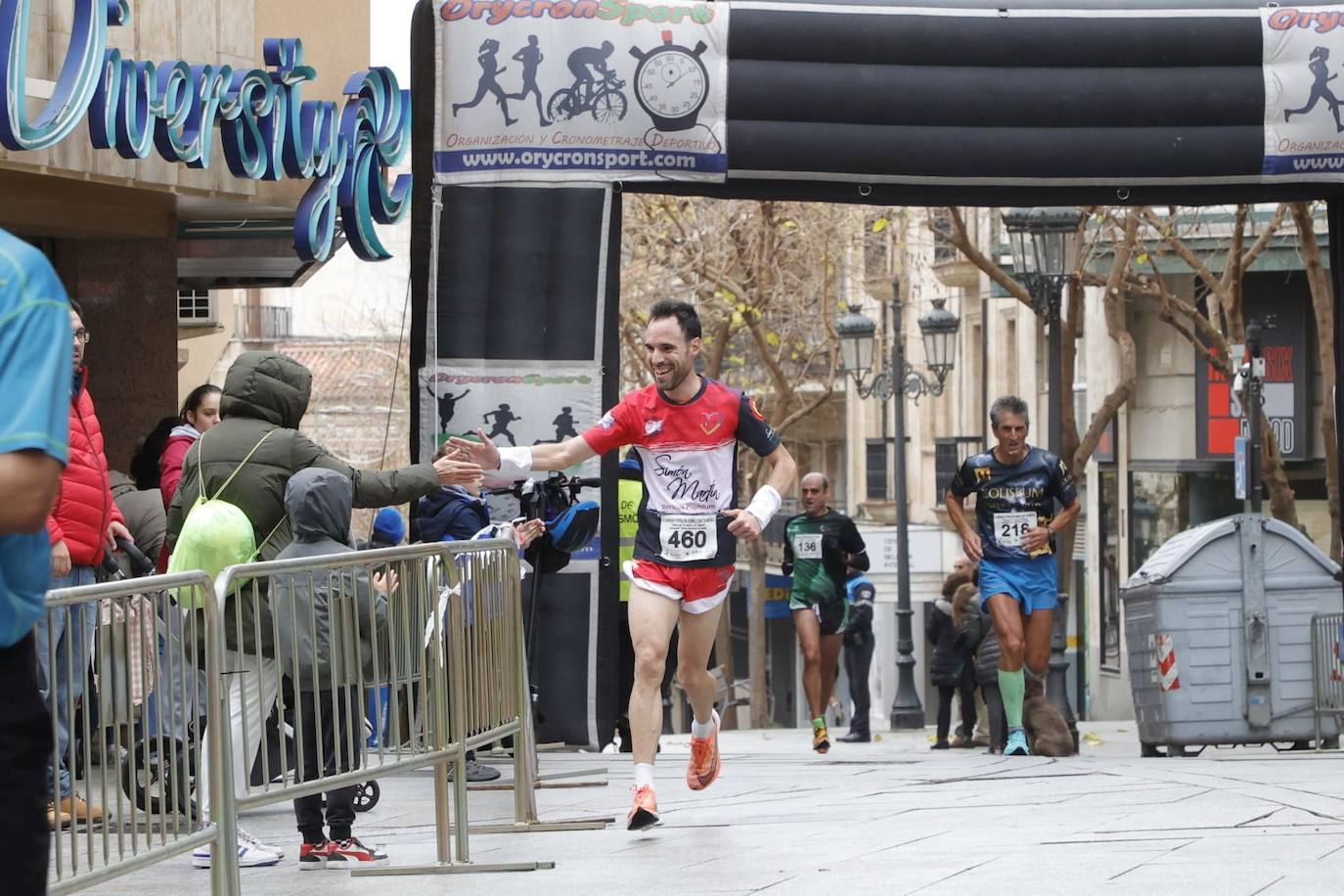 Ambientazo en las calles con la V Carrera Popular &#039;Corre con tu médico&#039;