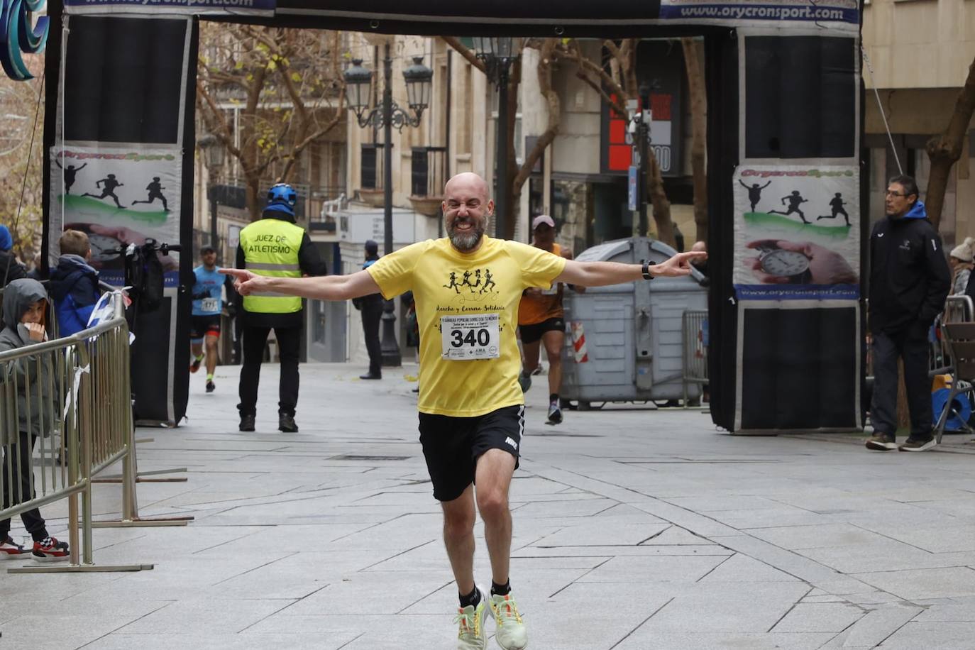 Ambientazo en las calles con la V Carrera Popular &#039;Corre con tu médico&#039;