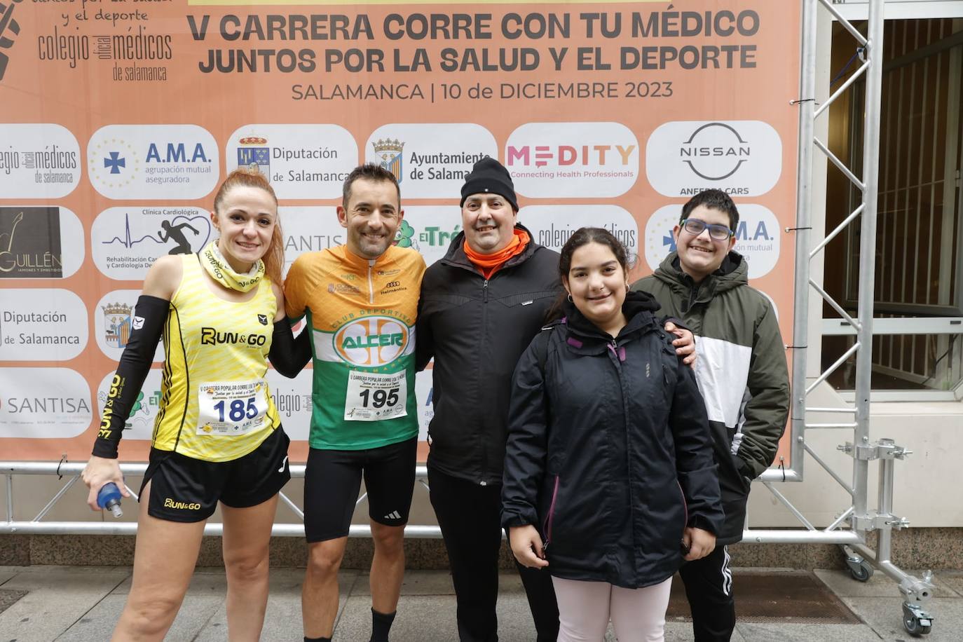 Ambientazo en las calles con la V Carrera Popular &#039;Corre con tu médico&#039;