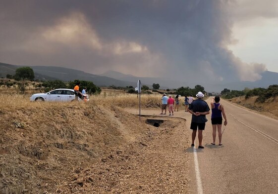 La DSA-350 se vio afectada en su tramo final junto al límite de Cáceres por el incendio de Monsagro.