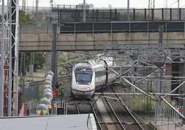 Un Alvia procedente de Madrid en la estación de Salamanca.