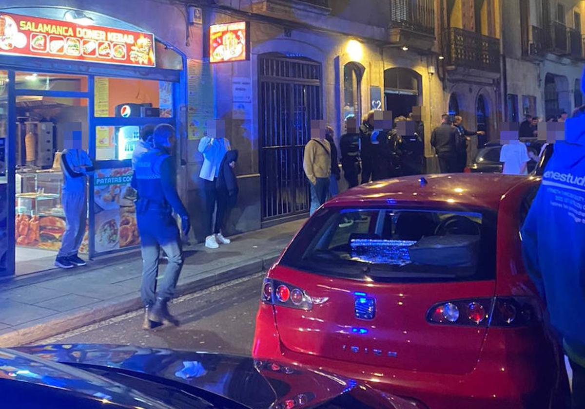 Tres detenidos después de una pelea con armas blancas en un local de la calle Varillas