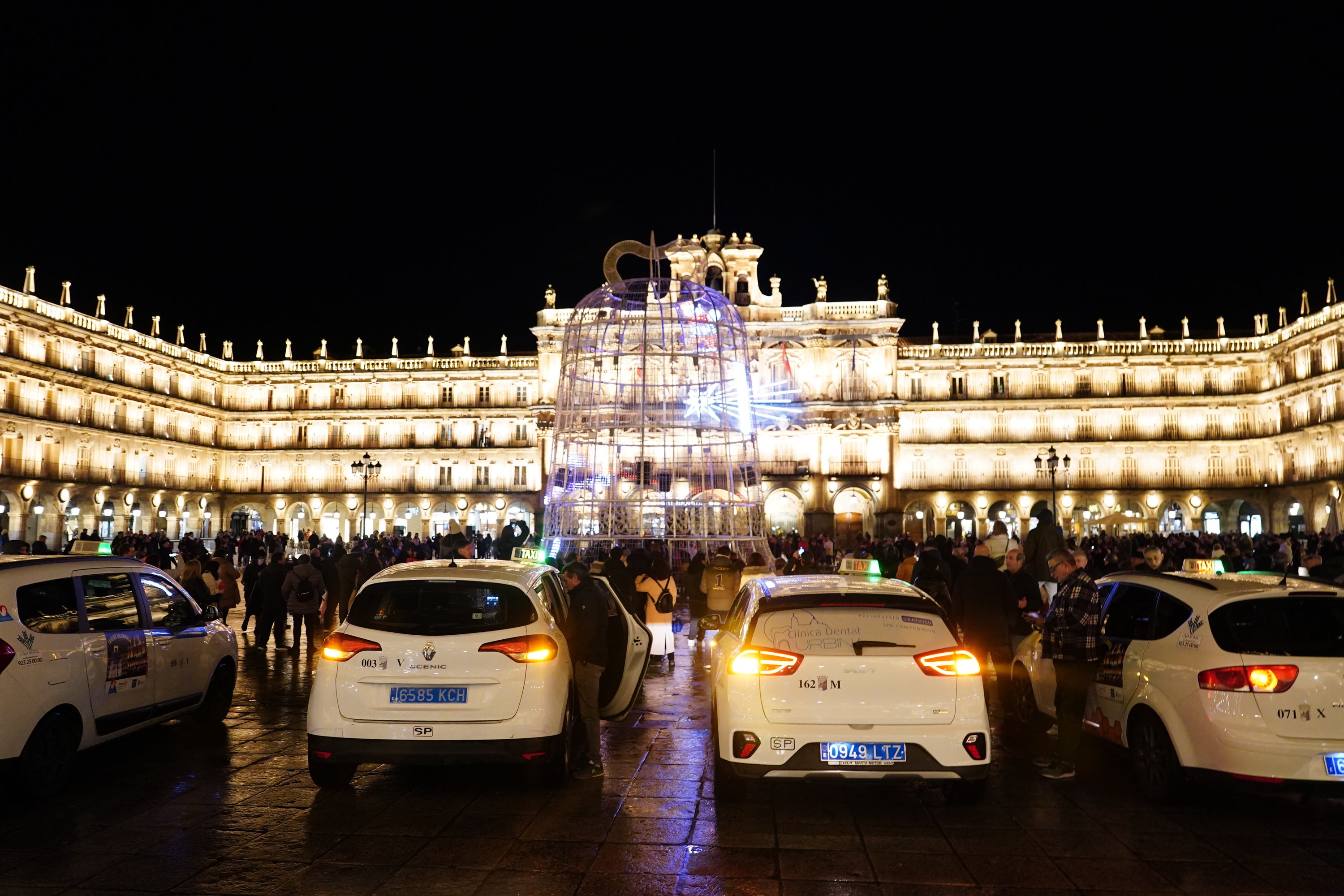 El regalo navideño de los taxistas para que los mayores disfruten de las luces