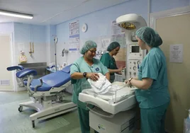 Imagen de archivo de un grupo de matronas del Hospital de Salamanca.