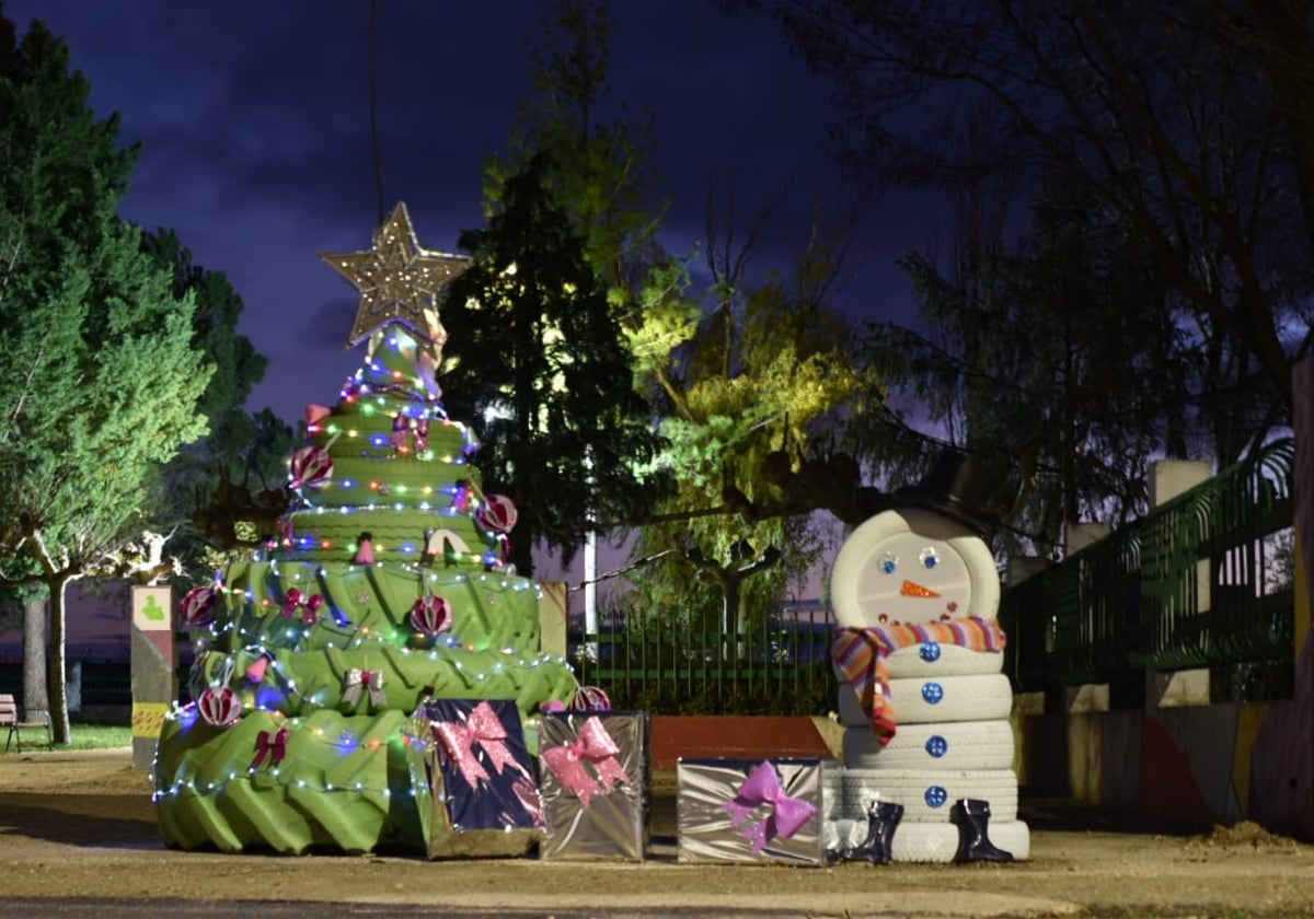 Adornos navideños creados por los vecinos para iluminar Encinas de Abajo por Navidad