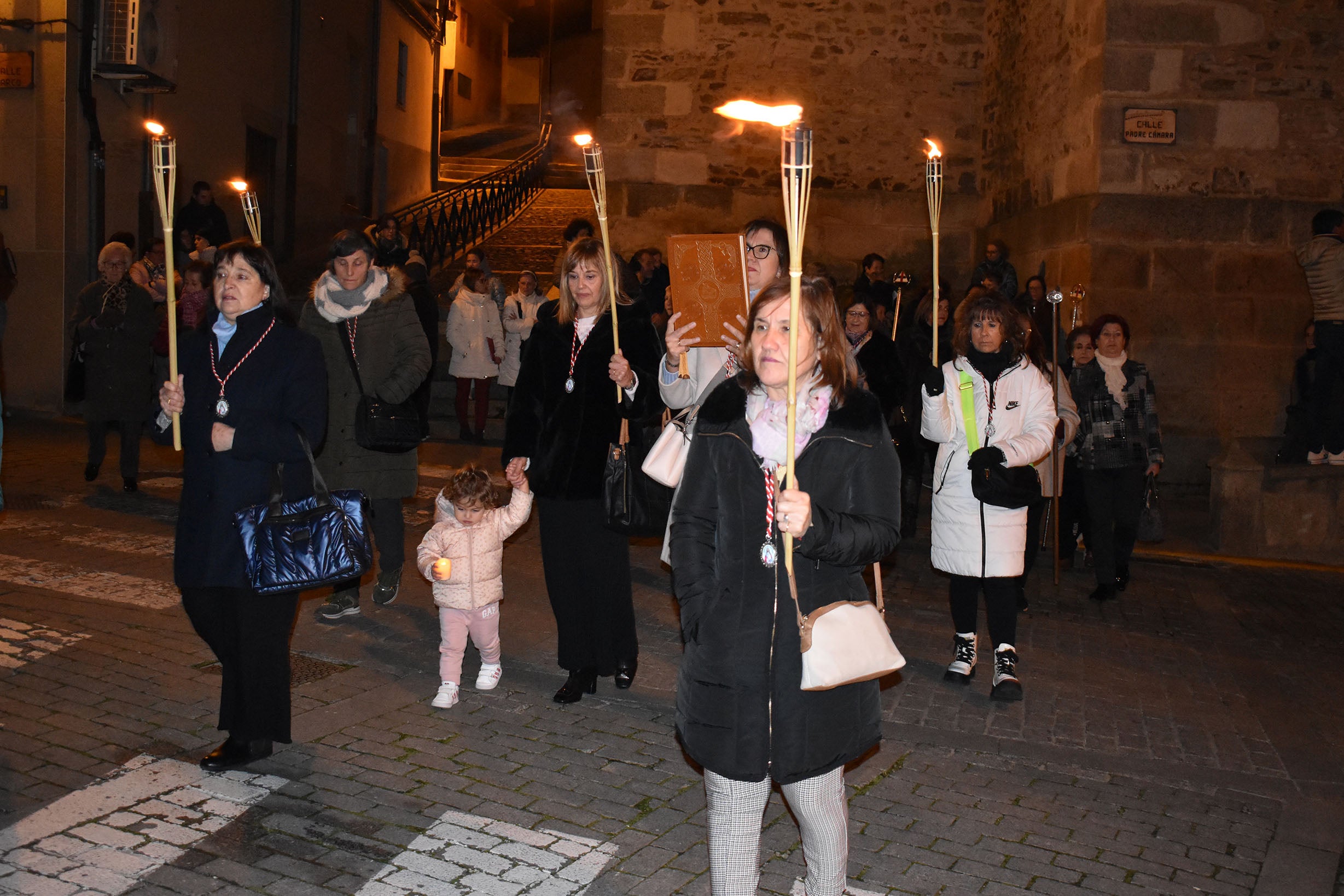 La patrona de los modistas brilla en Alba de Tormes