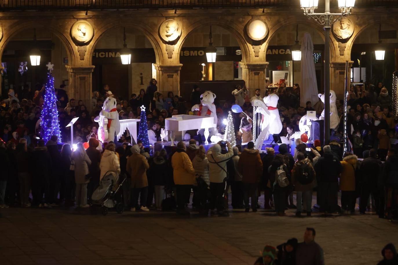 25.000 asistentes acudieron a ver la espectacular Cabalgata de Papá Noel