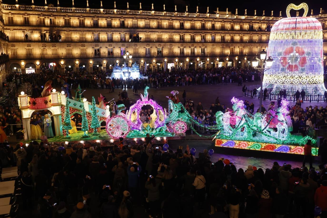 25.000 asistentes acudieron a ver la espectacular Cabalgata de Papá Noel