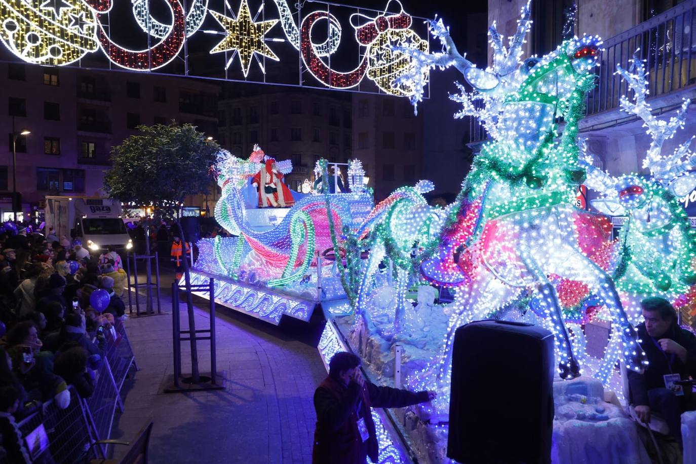 25.000 asistentes acudieron a ver la espectacular Cabalgata de Papá Noel