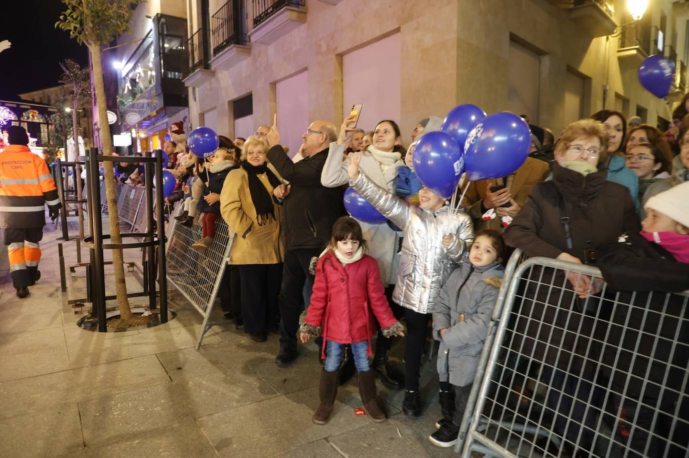 25.000 asistentes acudieron a ver la espectacular Cabalgata de Papá Noel